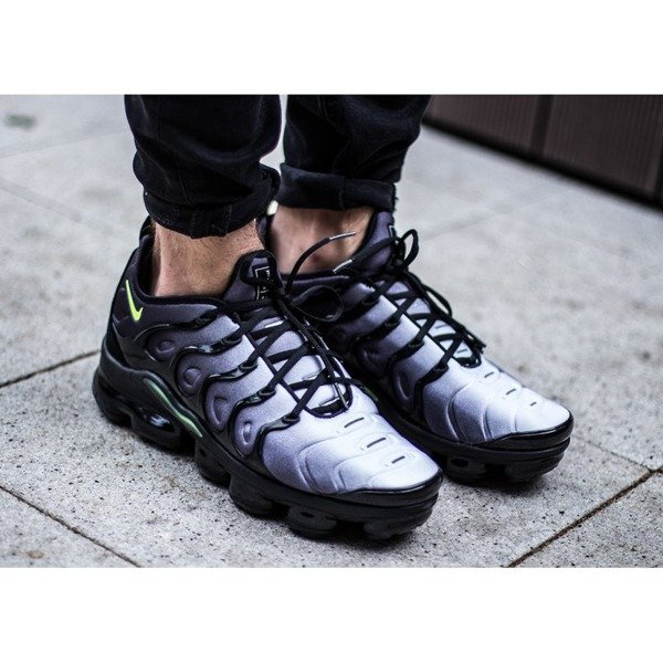 Nike Air Vapormax Plus (924453-009)