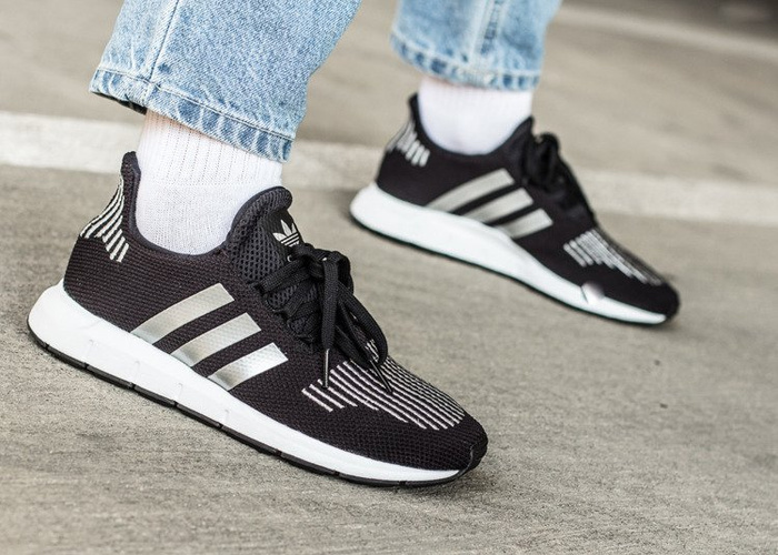 Adidas Swift Run (CQ2597)