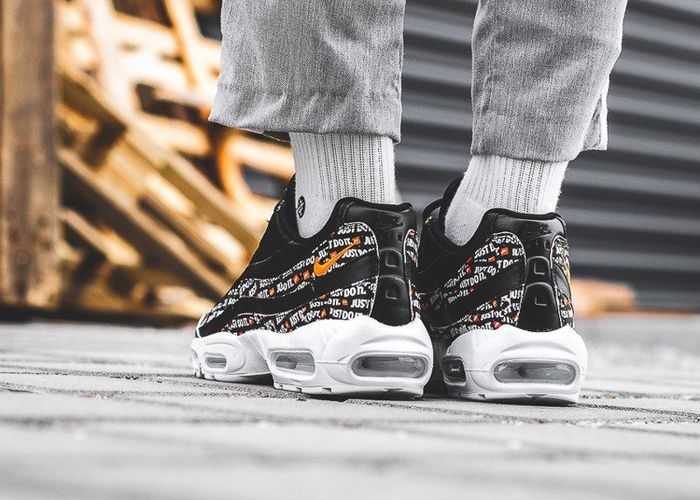 Nike Air Max 95 SE (AV6246-001)