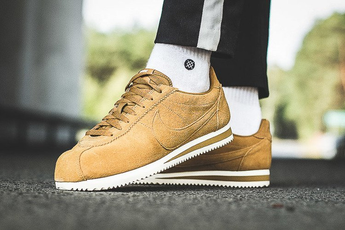 Nike Classic Cortez SE (902801-700)