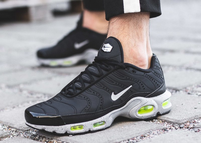 Nike Air Max Plus Premium (815994-003)