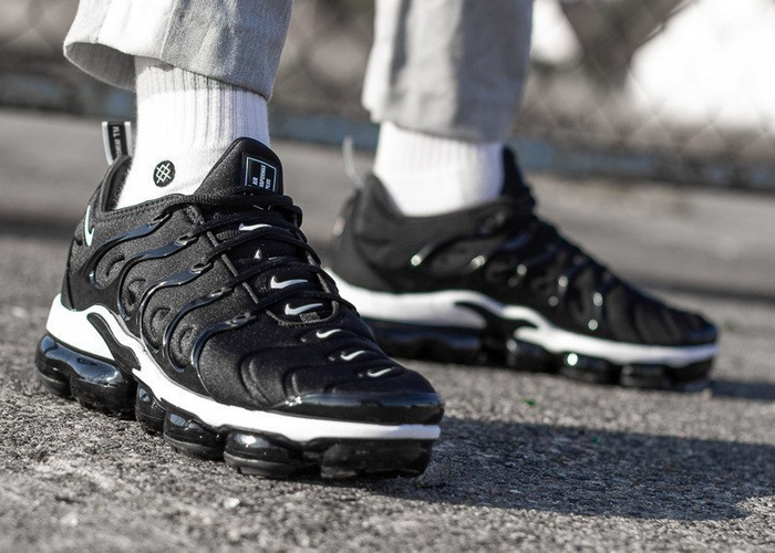 Nike Vapormax Plus (924453-011)