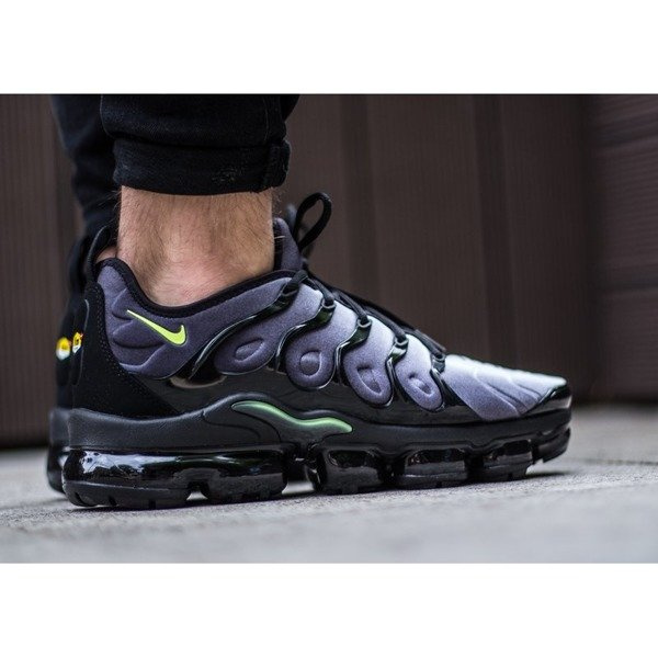 Nike Air Vapormax Plus (924453-009)