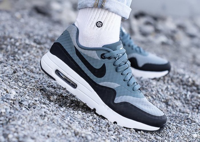 Nike Air Max 1 Ultra Essential (819476-007)