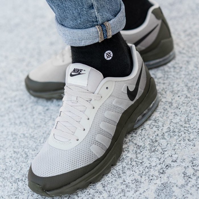 Nike Air Max Invigor (749688-009)