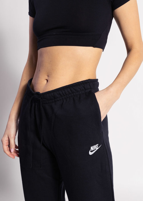 Nike Sportswear Essential